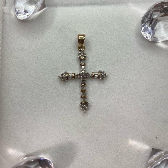 10K YELLOW AND WHITE GOLD diamond cross pendant REAL GOLD ✝️ - Picture 5 of 16